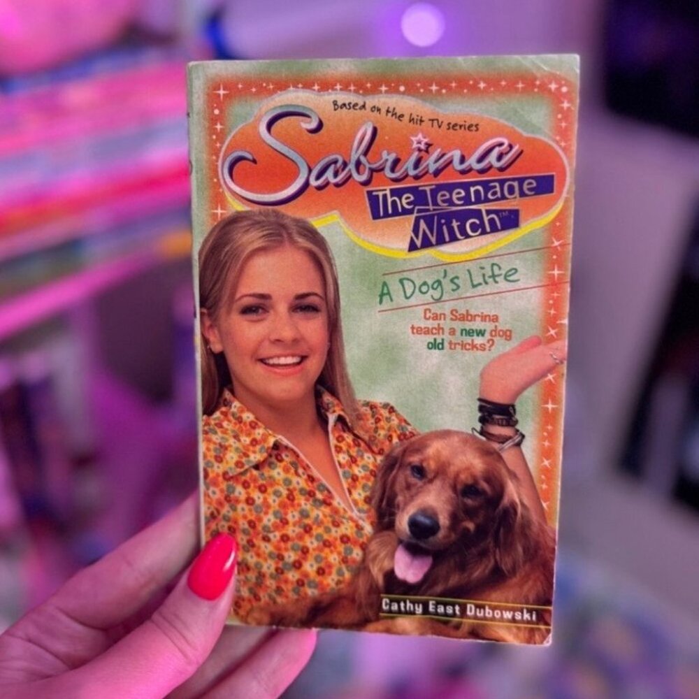 SABRINA THE TEENAGE‎ WITCH: A DOGS LIFE BOOK